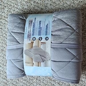 Sutton Place Grey Cooking Throw